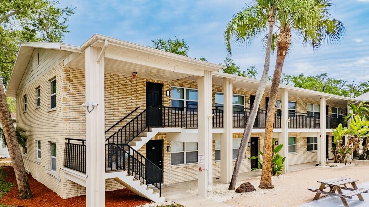  THE WILDWOOD APARTMENTS IN DOWNTOWN CLEARWATER (18-UNITS) FOR SALE!