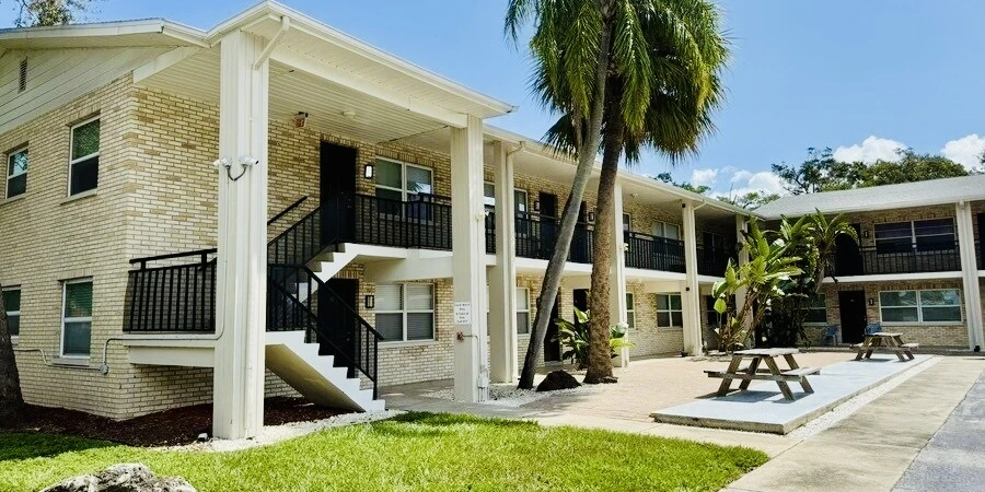  THE WILDWOOD APARTMENTS IN DOWNTOWN CLEARWATER (18-UNITS) FOR SALE!