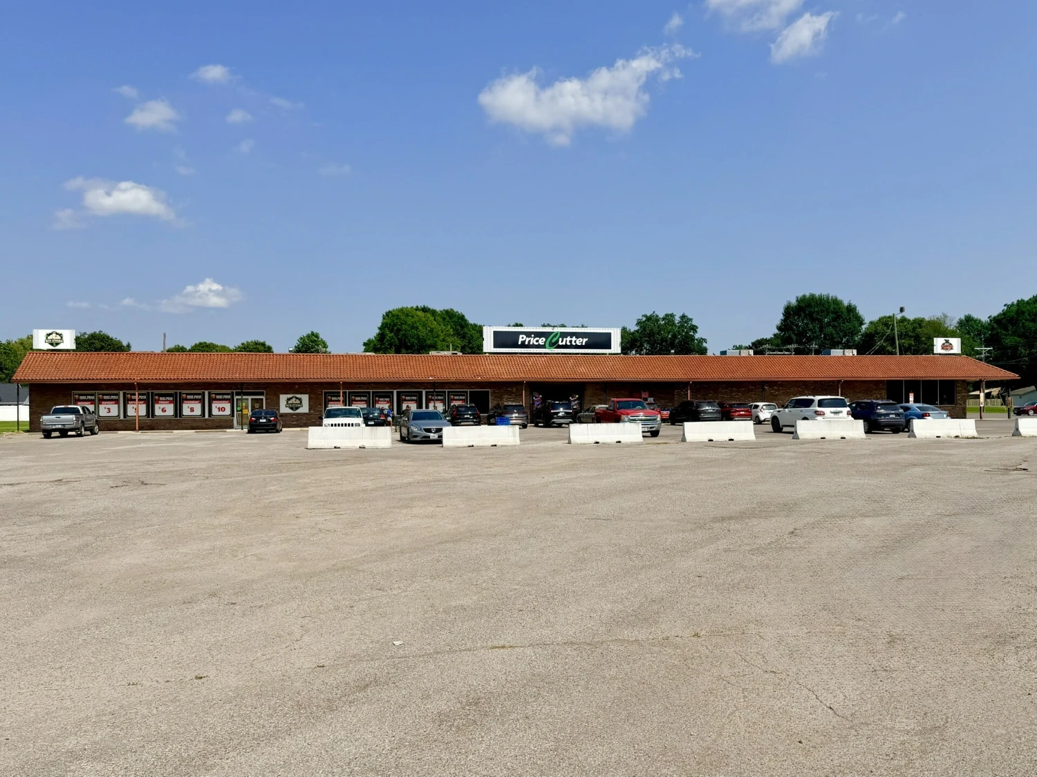 Villa Shopping Center