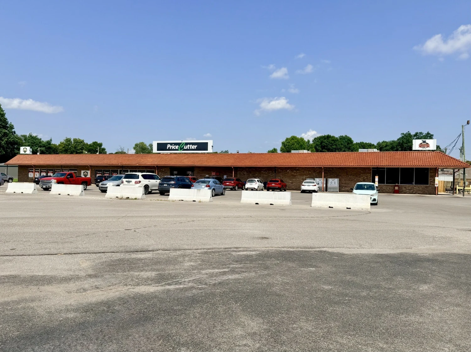 Villa Shopping Center