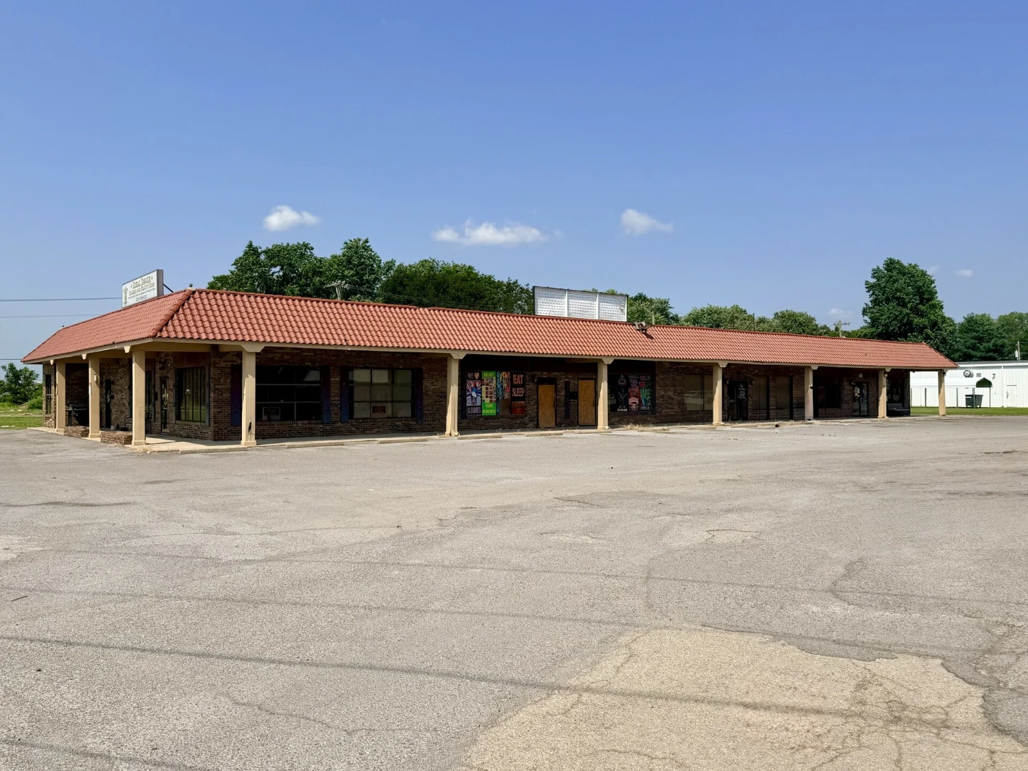 Villa Shopping Center