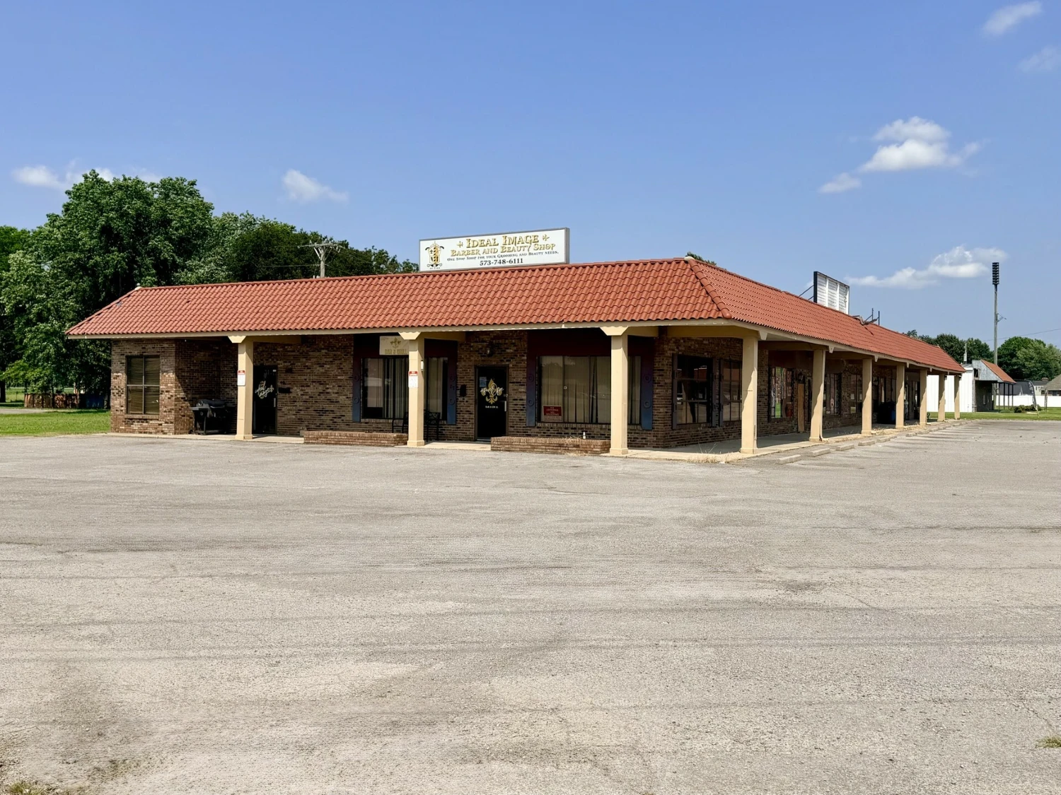 Villa Shopping Center