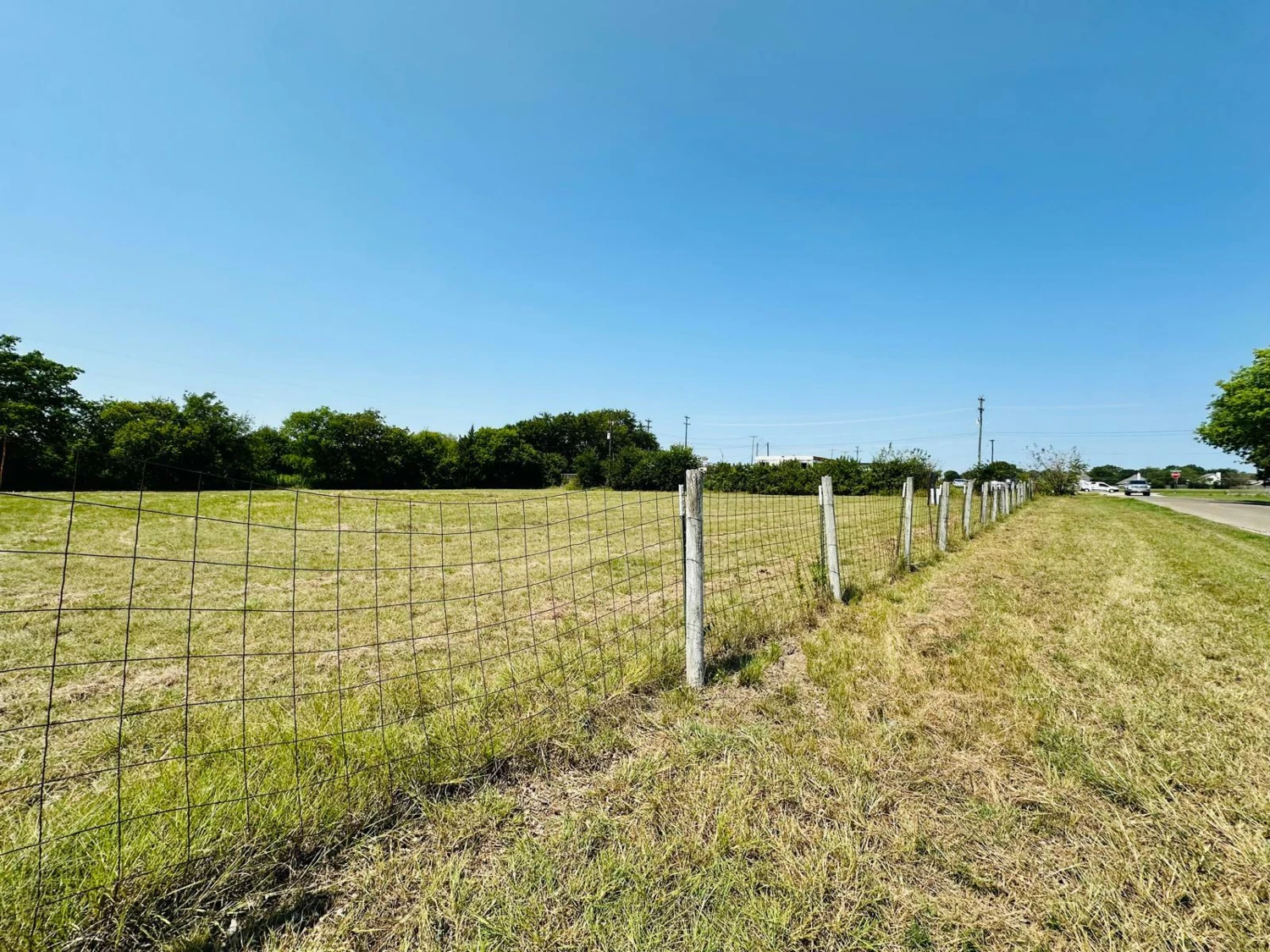 905 Lark Lane, Oak Leaf, TX for sale
