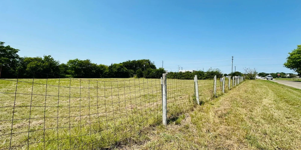 905 Lark Lane, Oak Leaf, TX for sale