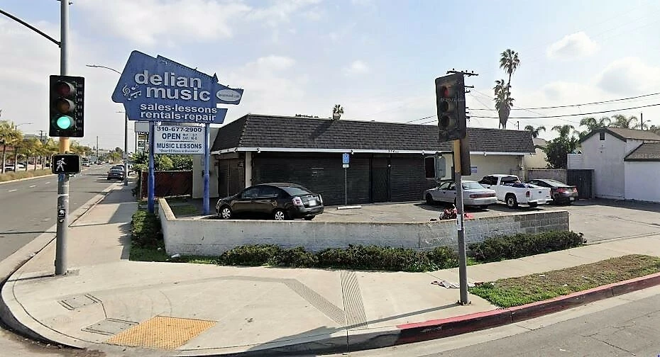 550 W Manchester Blvd