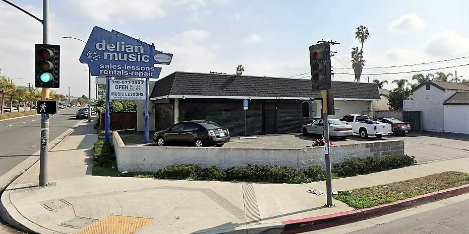 550 W Manchester Blvd