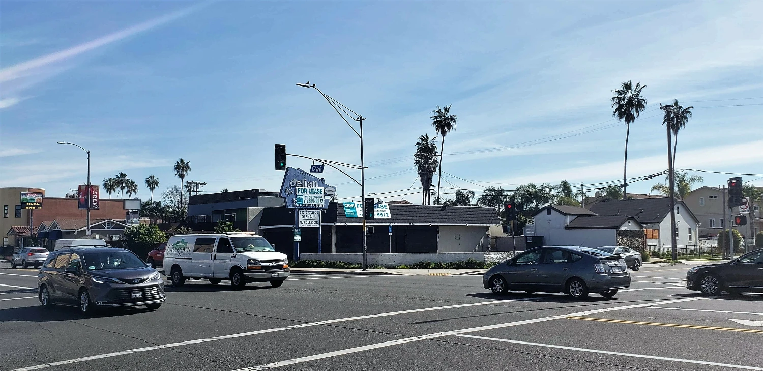 550 W Manchester Blvd