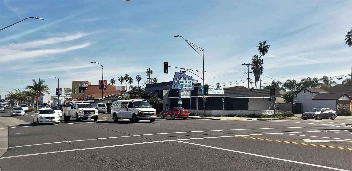 550 W Manchester Blvd