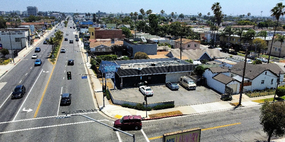 550 W Manchester Blvd