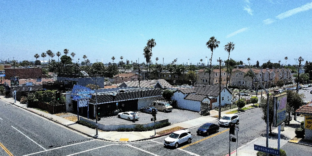 550 W Manchester Blvd