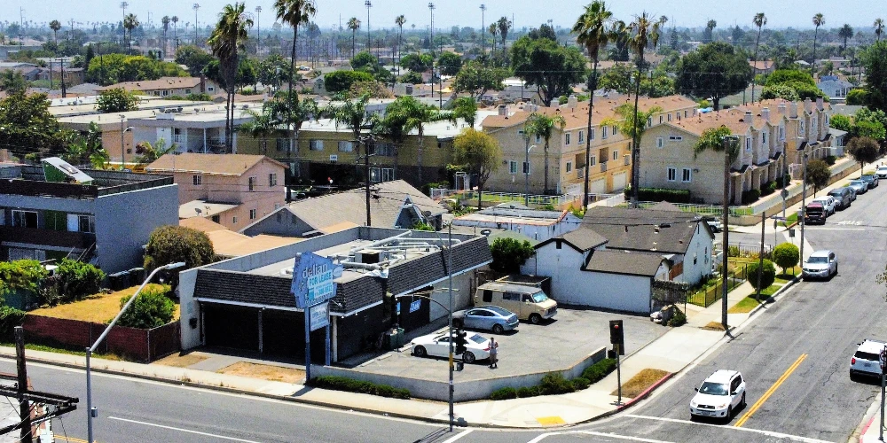550 W Manchester Blvd