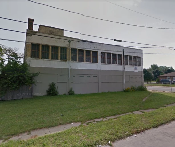 832 William St