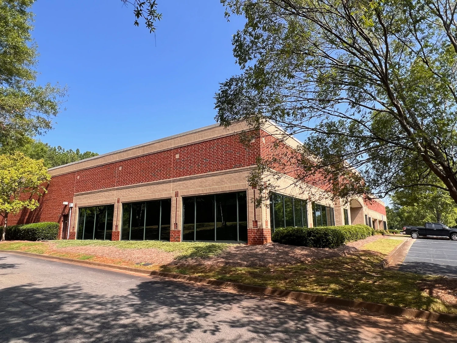 Leased Freestanding Warehouse Industrial / Flex