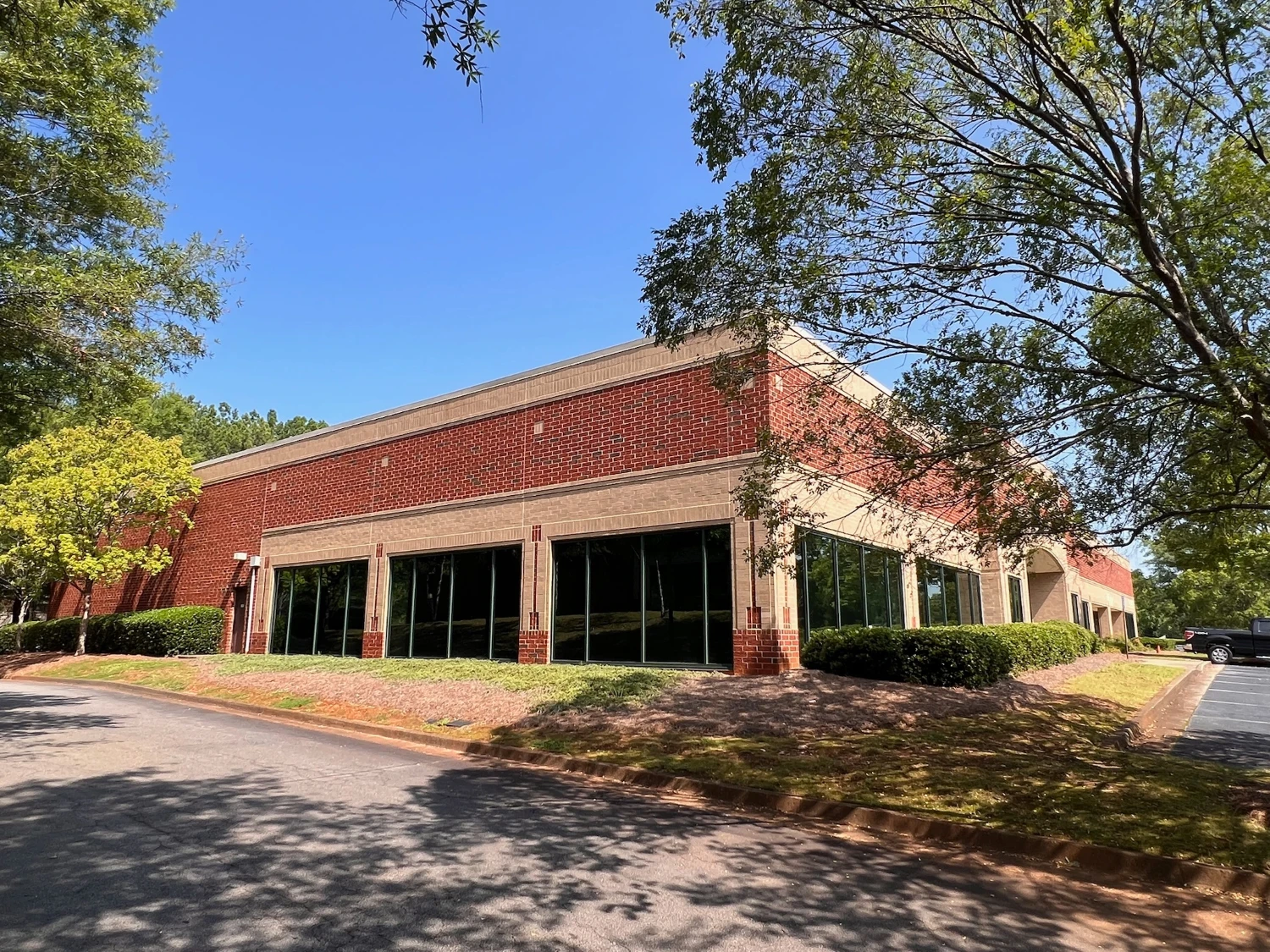 Leased Freestanding Warehouse Industrial / Flex