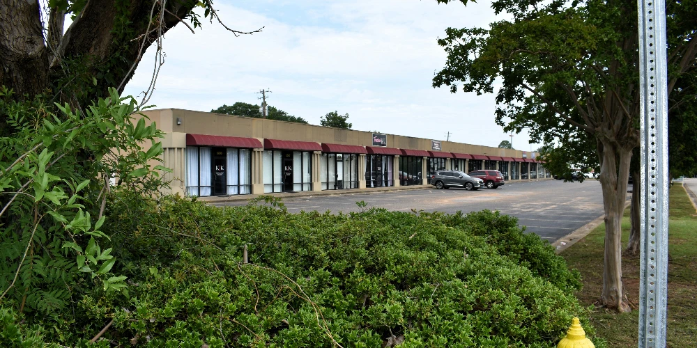 100-156 Mendel Pkwy. - 17,516 SF, 15-unit Retail Strip Center 