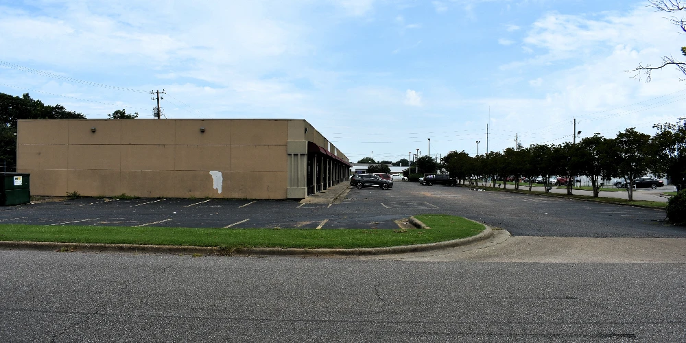 100-156 Mendel Pkwy. - 17,516 SF, 15-unit Retail Strip Center 