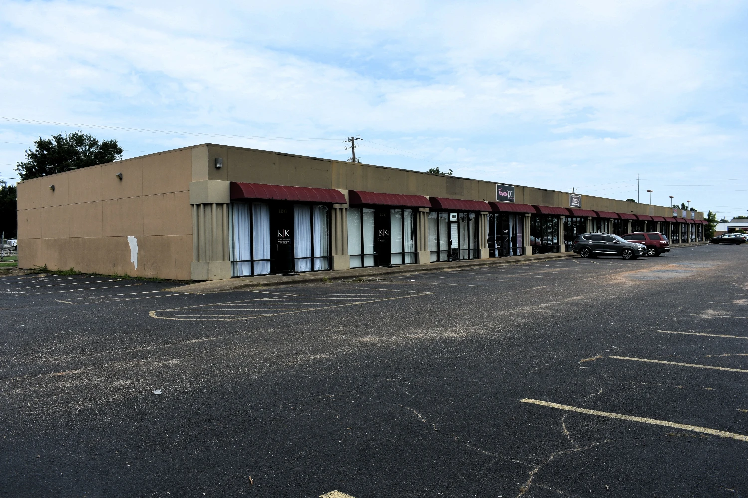 100-156 Mendel Pkwy. - 17,516 SF, 15-unit Retail Strip Center 
