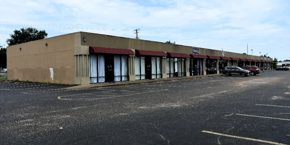 100-156 Mendel Pkwy. - 17,516 SF, 15-unit Retail Strip Center 