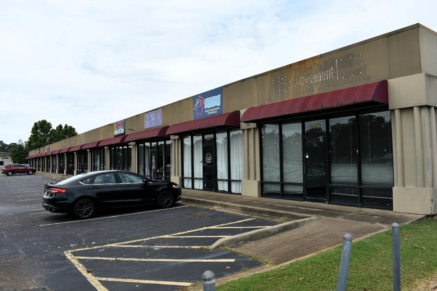 100-156 Mendel Pkwy. - 17,516 SF, 15-unit Retail Strip Center 
