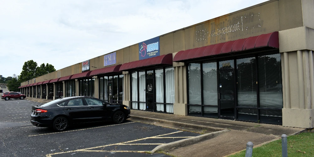 100-156 Mendel Pkwy. - 17,516 SF, 15-unit Retail Strip Center 
