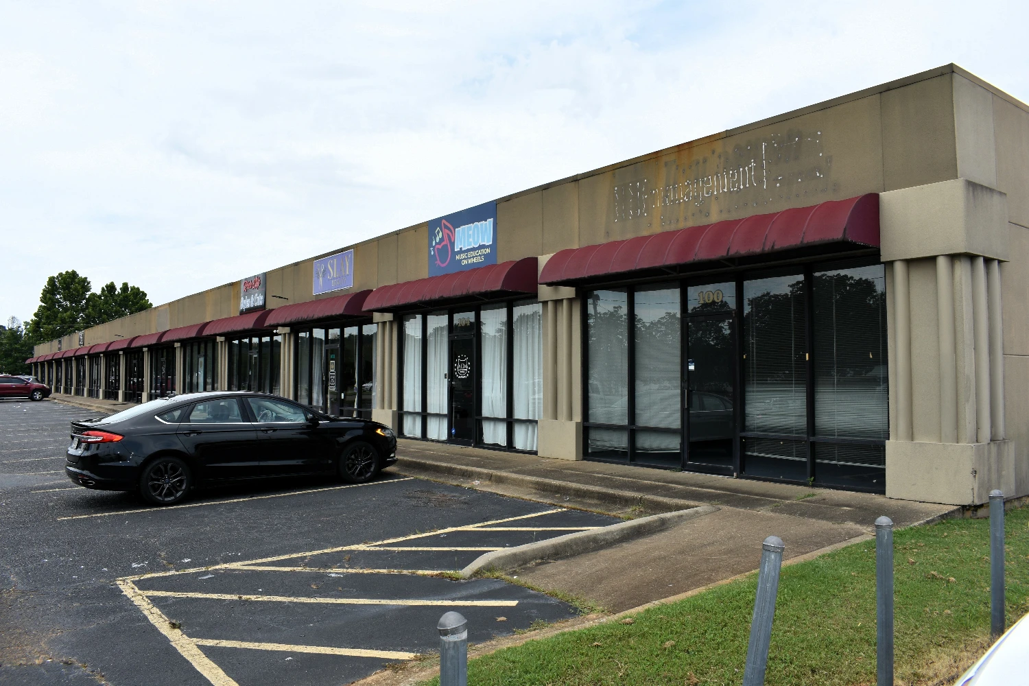 100-156 Mendel Pkwy. - 17,516 SF, 15-unit Retail Strip Center 