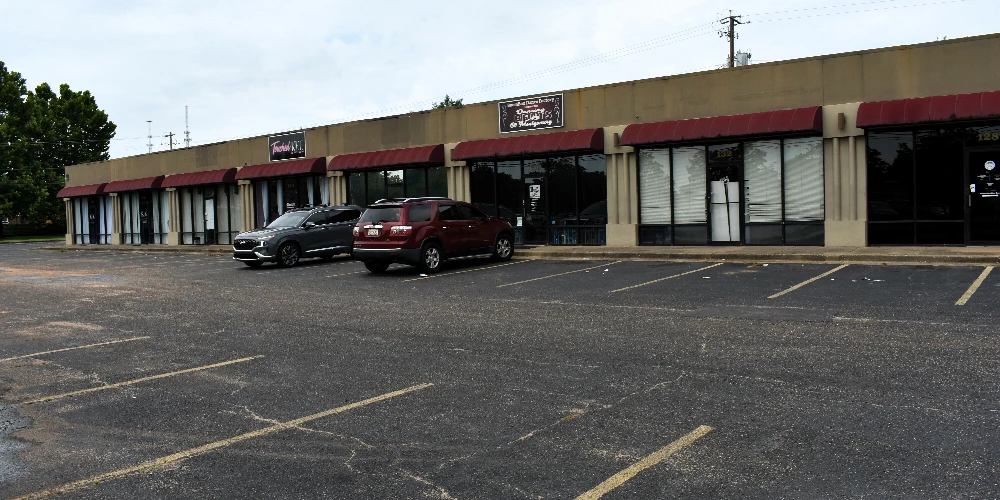 100-156 Mendel Pkwy. - 17,516 SF, 15-unit Retail Strip Center 