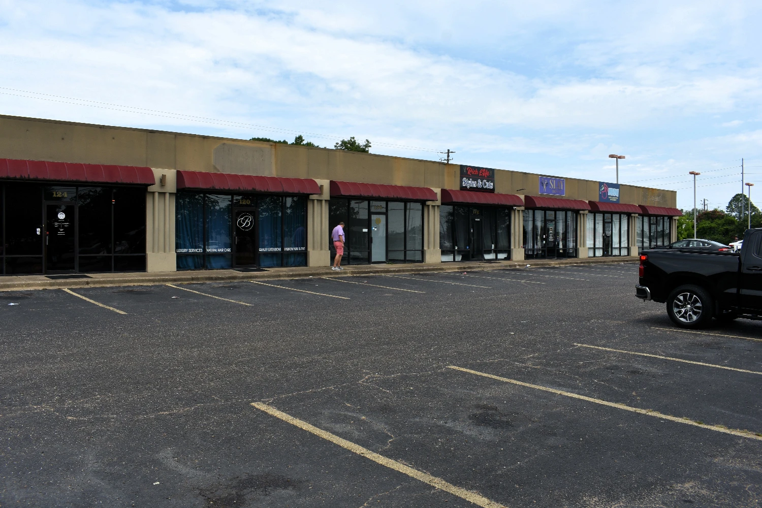 100-156 Mendel Pkwy. - 17,516 SF, 15-unit Retail Strip Center 