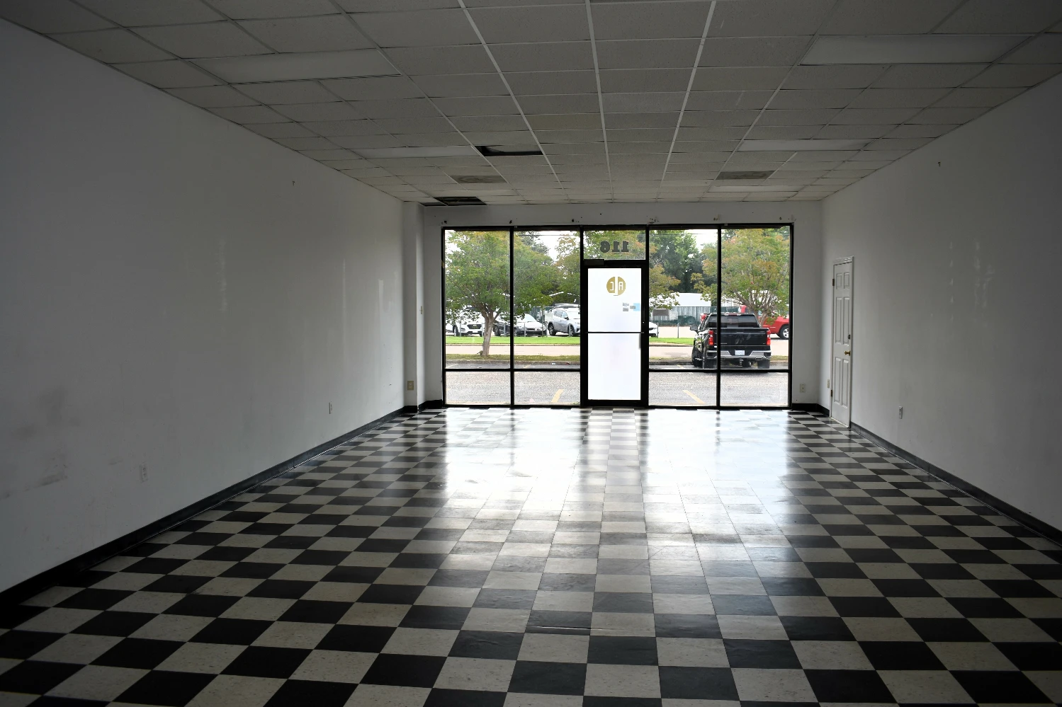 100-156 Mendel Pkwy. - 17,516 SF, 15-unit Retail Strip Center 