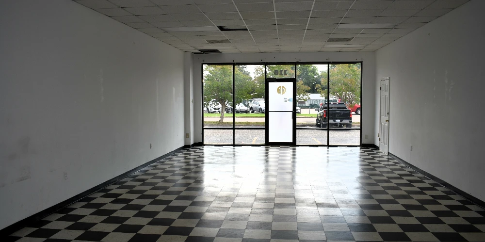 100-156 Mendel Pkwy. - 17,516 SF, 15-unit Retail Strip Center 