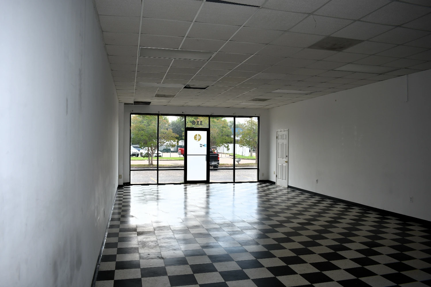 100-156 Mendel Pkwy. - 17,516 SF, 15-unit Retail Strip Center 