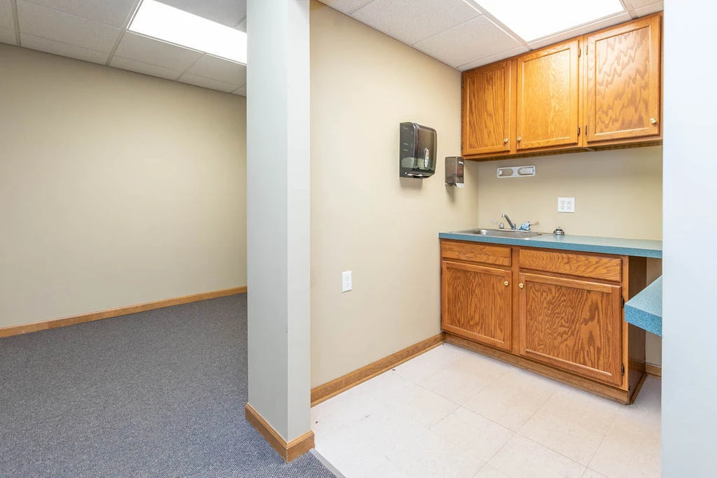 140 Professional Pkwy  -Medical & Professional Offices