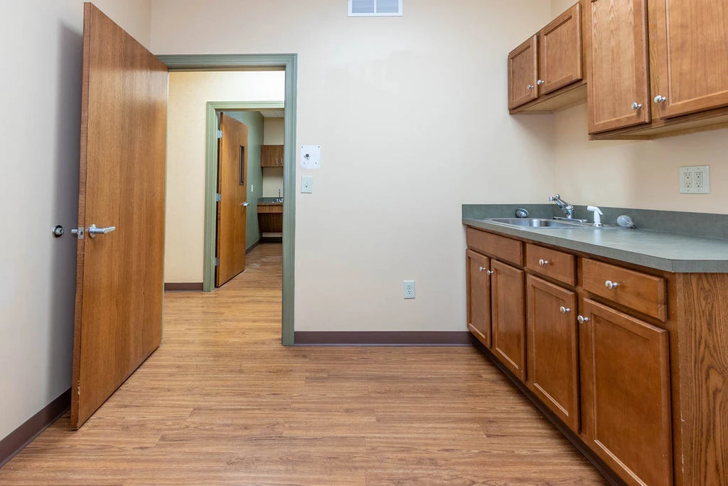 140 Professional Pkwy  -Medical & Professional Offices