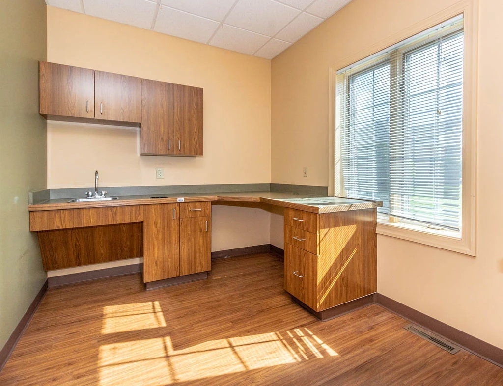 140 Professional Pkwy  -Medical & Professional Offices