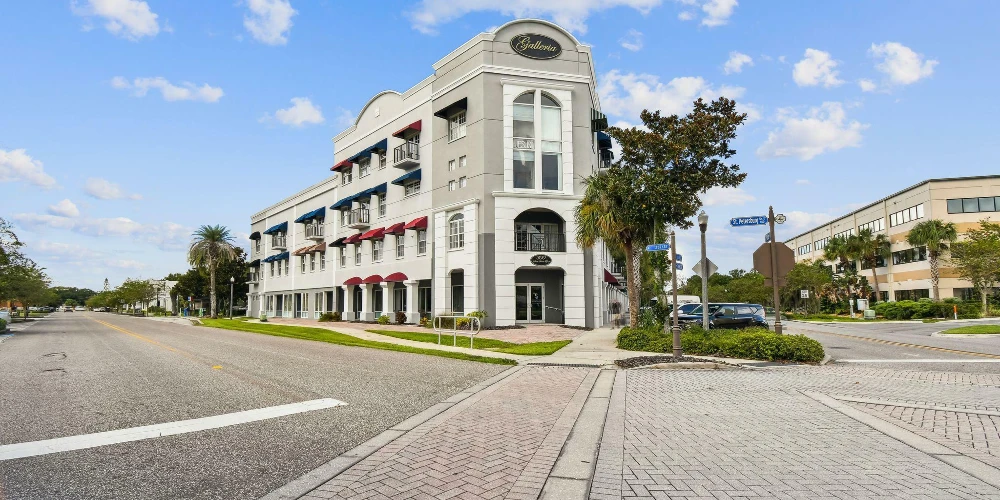 PREMIER GALLERIA MEDICAL & PROFESSIONAL OFFICE CONDOS  6,311 SF | 8,181 SF COMBINED