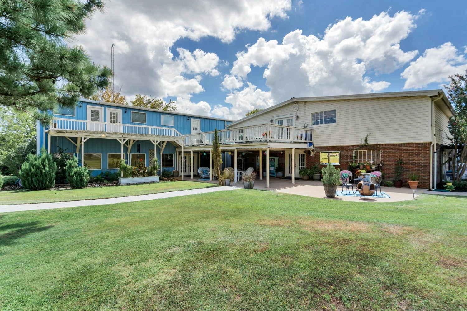 Canton Live-Work Retreat & Warehouse Campus