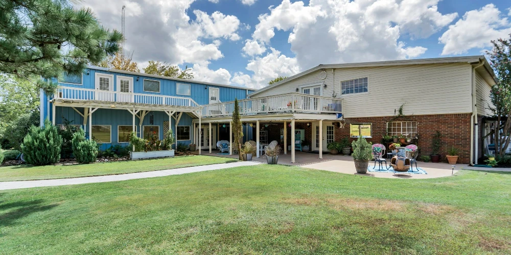 Canton Live-Work Retreat & Warehouse Campus