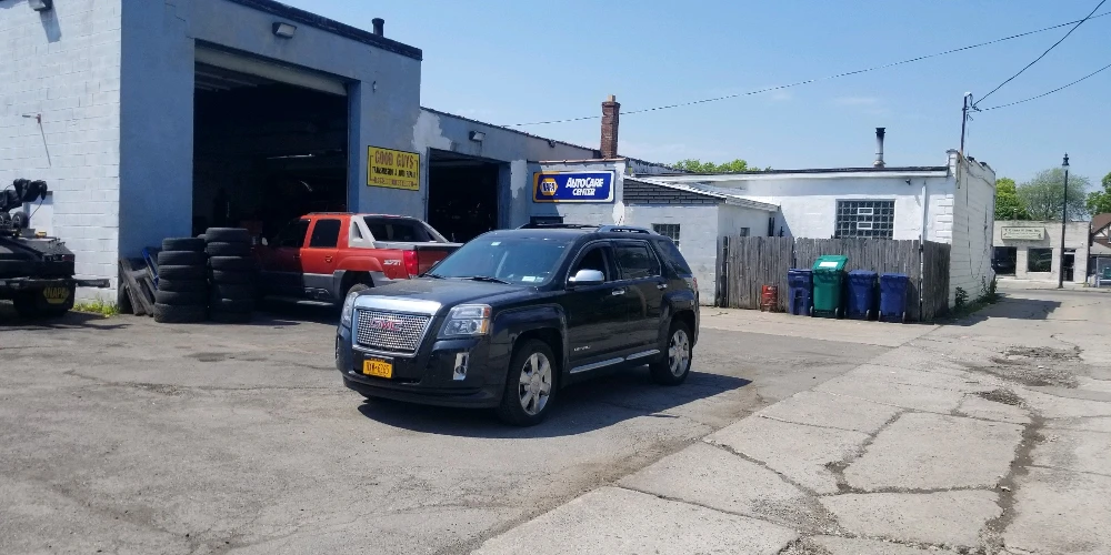 2611 Pine Ave - Established Repair Center