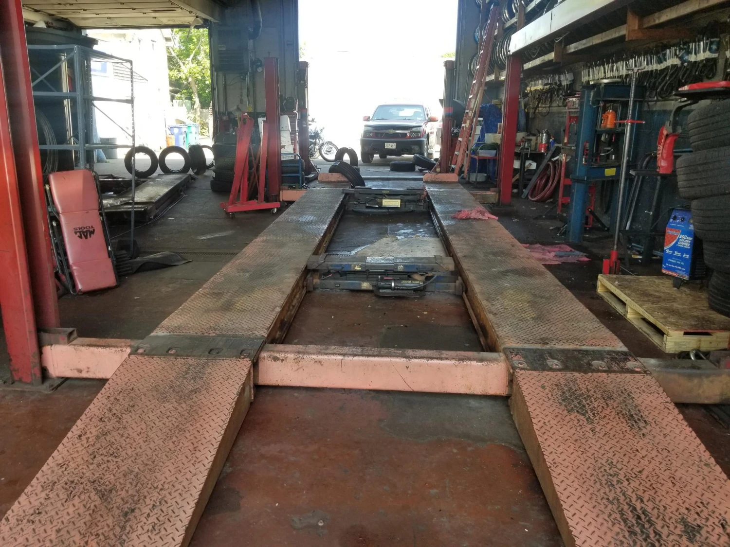 2611 Pine Ave - Established Repair Center