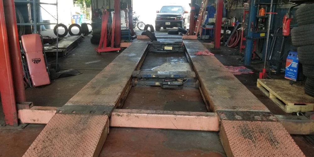2611 Pine Ave - Established Repair Center