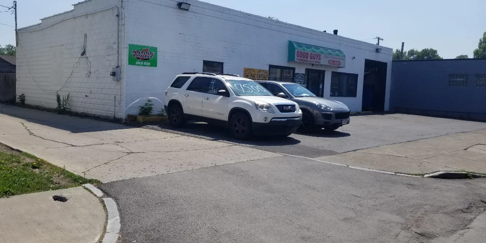 2611 Pine Ave - Established Repair Center