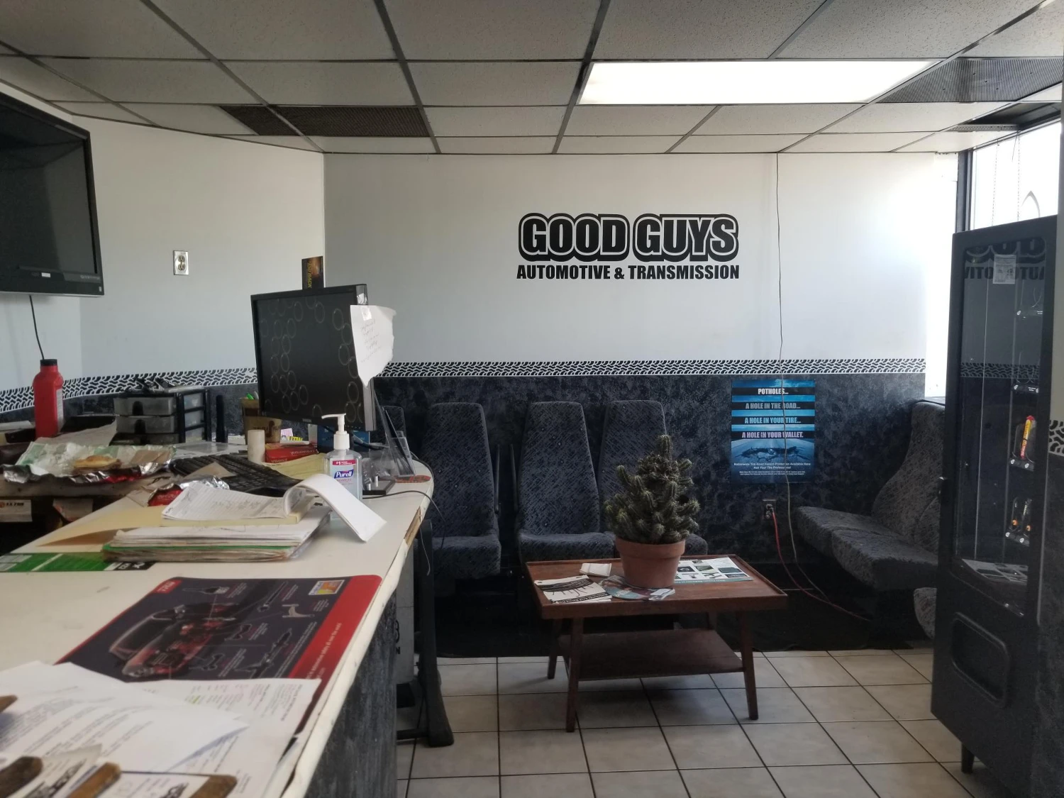 2611 Pine Ave - Established Repair Center