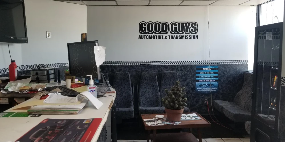 2611 Pine Ave - Established Repair Center
