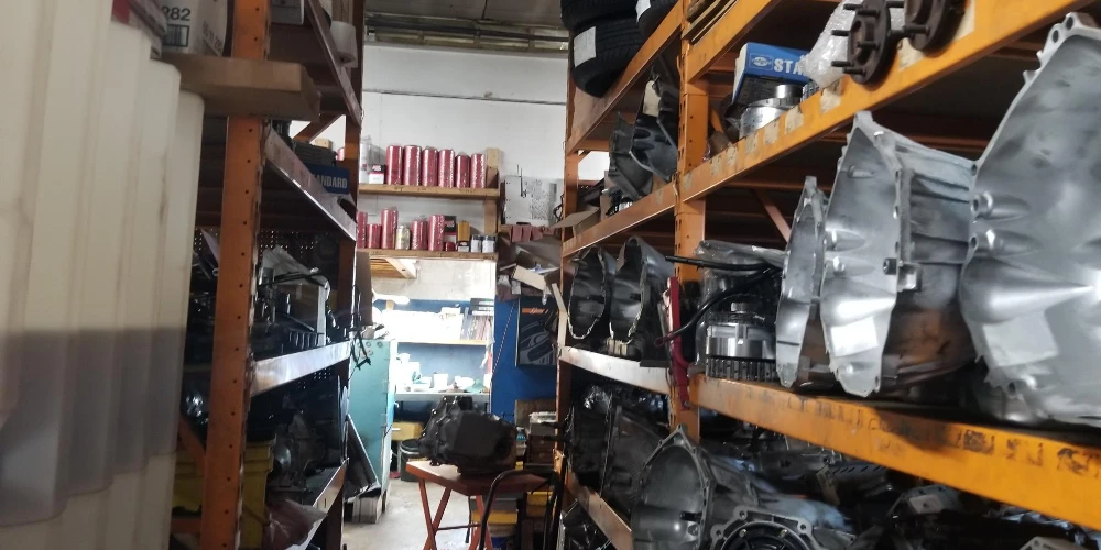 2611 Pine Ave - Established Repair Center