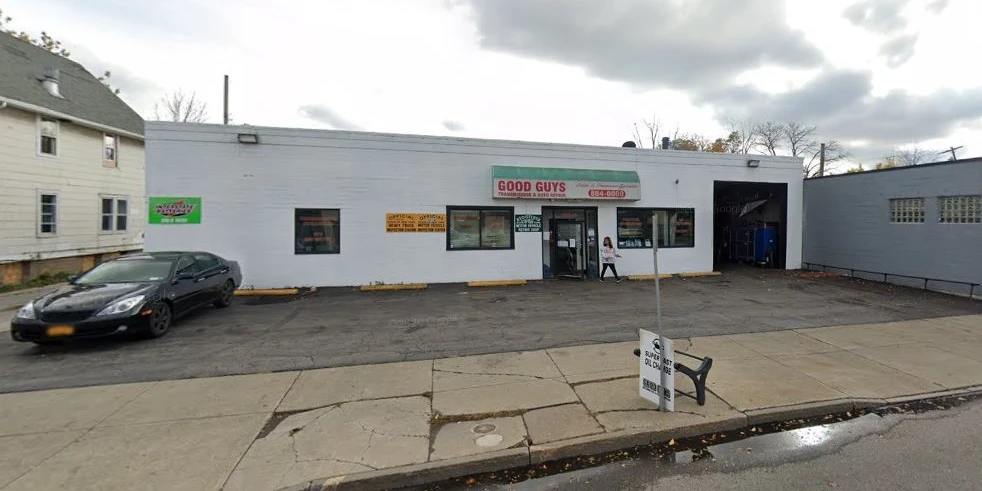 2611 Pine Ave - Established Repair Center