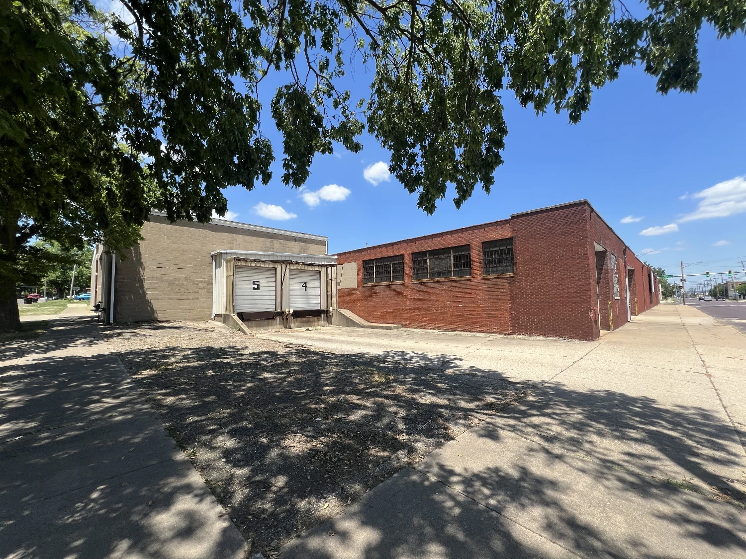 1215 NE Adams St, Peoria, IL for sale