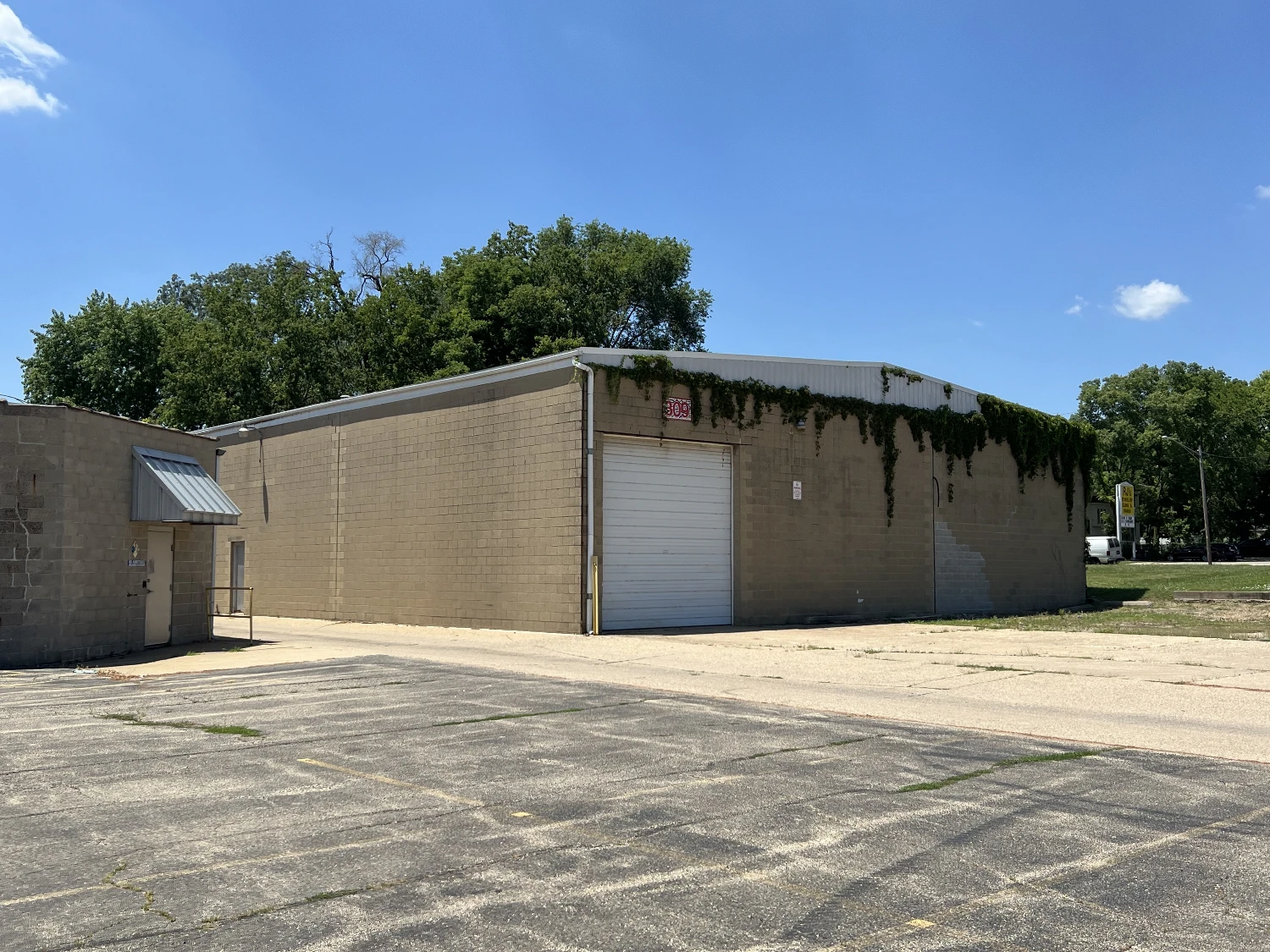 1215 NE Adams St, Peoria, IL for sale