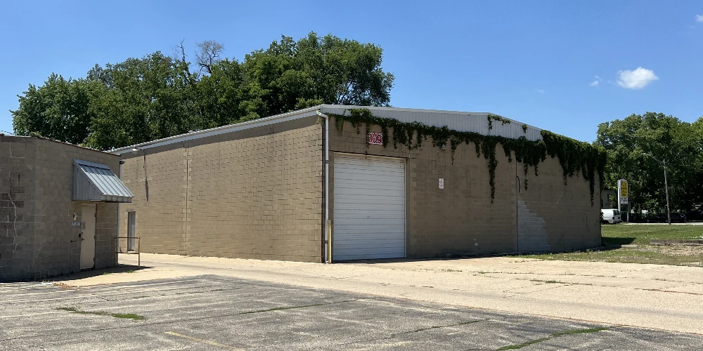 1215 NE Adams St, Peoria, IL for sale