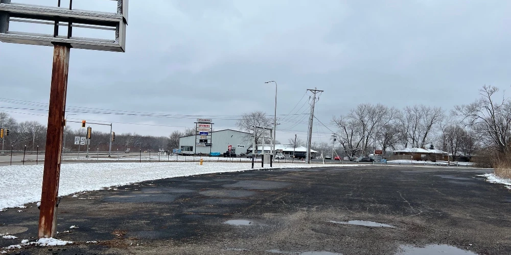 2428 8th St, Pekin, IL for sale