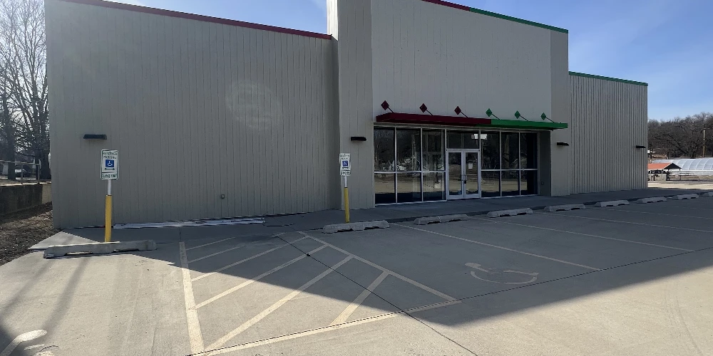 320 S Adams St, Manito, IL for sale