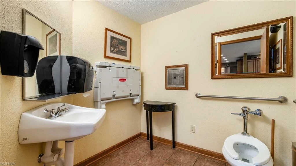 1215 Newark Rd, Zanesville, OH for sale